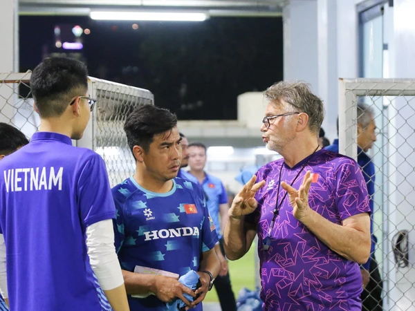 AFC ra thông báo sát 'giờ G', tuyển Việt Nam phải đổi kế hoạch vì mặt sân xấu của Indonesia