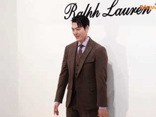 Kim Woo Bin liên tục dụi, chảy nước mắt giữa sự kiện, tình trạng khiến fan lo lắng