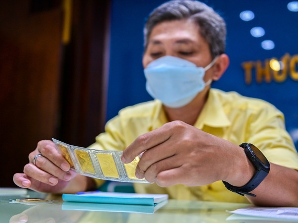 Xử lý chênh lệch giá vàng SJC: Cho nhập thêm hay bỏ độc quyền?
