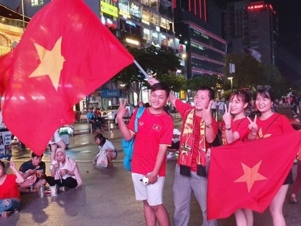 Hạn chế xe trên đường Nguyễn Huệ để phục vụ CĐV xem trận Indonesia - Việt Nam
