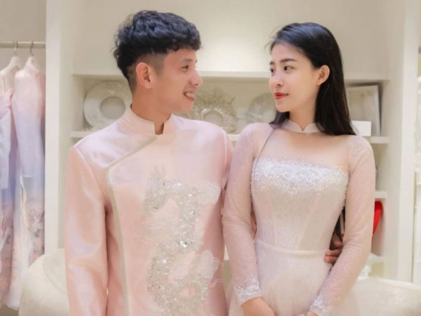 Hot: Cầu thủ Nguyễn Phong Hồng Duy âm thầm chuẩn bị đám cưới với bạn gái hot girl, phản ứng của fan nữ chỉ một từ 'sốc'