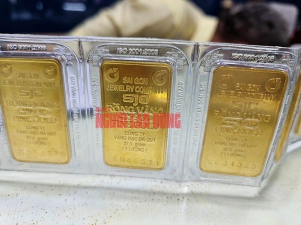 Giá vàng SJC lao dốc sau đề xuất bỏ độc quyền vàng miếng