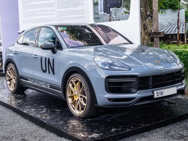 'Vua cà phê' Đặng Lê Nguyên Vũ vẫn mê siêu SUV Porsche Cayenne hơn 12 tỷ