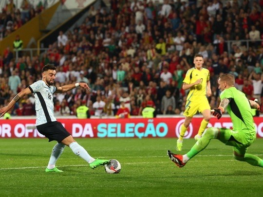 Bồ Đào Nha - Thụy Điển: Bruno Fernandes tỏa sáng trận cầu 7 bàn