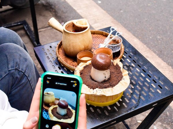 Cacao 'nấm mọc từ đất' hot rần rần ở Hà Nội, khách muốn ăn phải đợi vài giờ