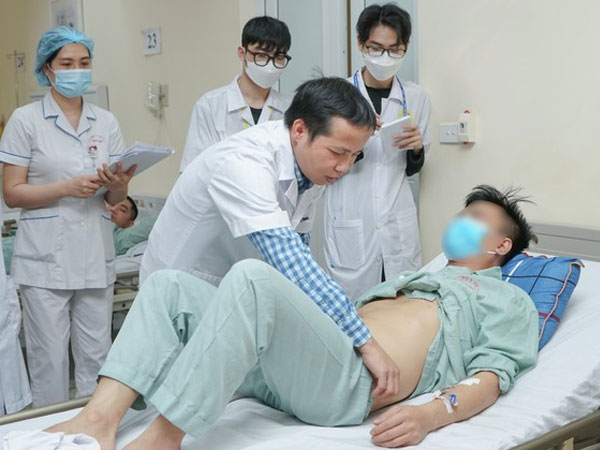 Hà Nội: Người đàn ông có 4 quả thận, nhập viện vì đau dữ dội vùng thắt lưng do uống quá nhiều bia rượu