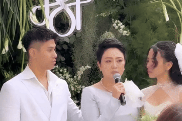 Độc lạ chiếc khăn thêu tiểu thư Hà Nội kỳ công làm riêng cho mẹ ngày về nhà chồng
