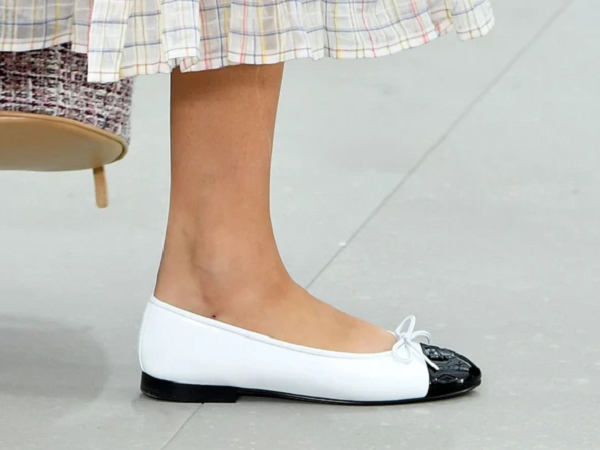 Giày ballet là 'IT shoes' mùa Xuân/Hè 2024: Mãi không hết hot, lại đẹp 'điên rồ' dưới bàn tay các thương hiệu cao cấp