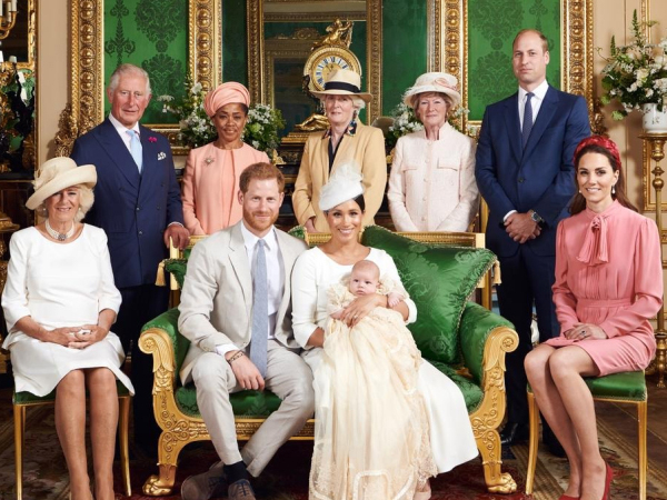 Tưởng không liên quan mà Harry và Meghan bỗng vướng vào lùm xùm chỉnh sửa ảnh của Vương thất Anh, phản ứng của cặp đôi ra sao?