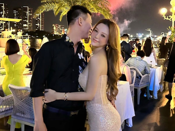 Huyền Baby được chồng đại gia 'chăm như em bé suốt 11 năm', sang đến Úc vẫn ủi váy cho vợ đi chơi