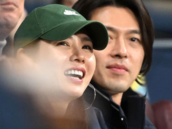 Hyun Bin gây xôn xao vì ngoại hình trong buổi xem bóng chày với vợ, netizen cảm thán: Son Ye Jin dùng hao quá