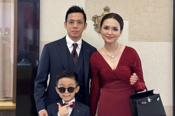 Ái nữ cựu chủ tịch CLB Sài Gòn mới sinh 'công chúa', em vợ đăng ảnh chúc mừng, Văn Quyết lập tức có phản ứng này