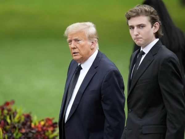 Ác mộng trở lại với Barron Trump