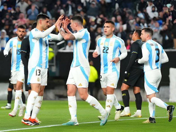 Messi không ra sân, Argentina vẫn thắng dễ đội tuyển dưới cơ