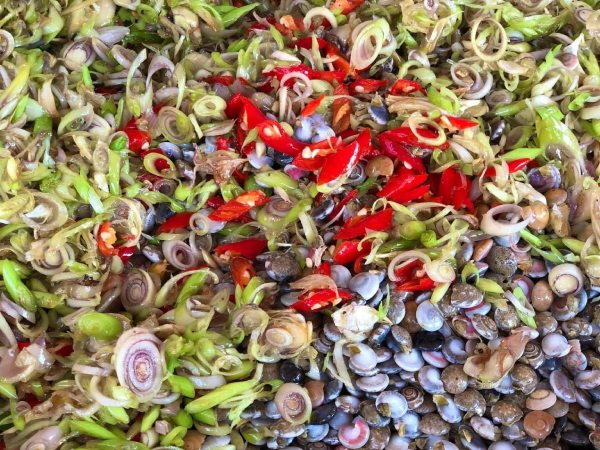 Đặc sản ốc tí hon vị ngon lạ, khách 'hoa mắt' vẫn kiên nhẫn ngồi lể từng con