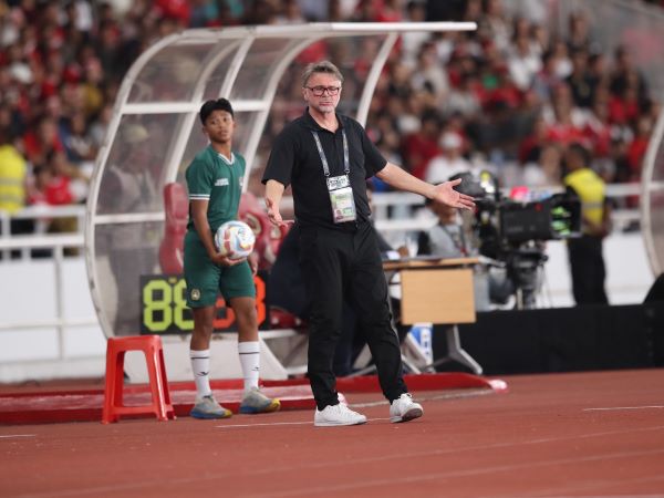 Vì sao VFF không phải đền bù nếu chia tay HLV Troussier