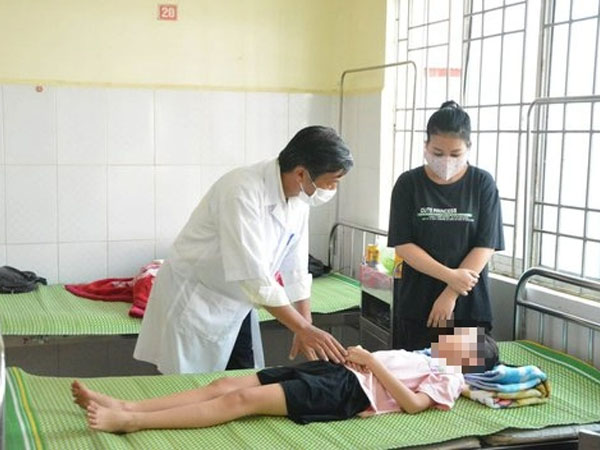 3 học sinh bị hoảng loạn sau khi uống nước ngọt tiếp thị