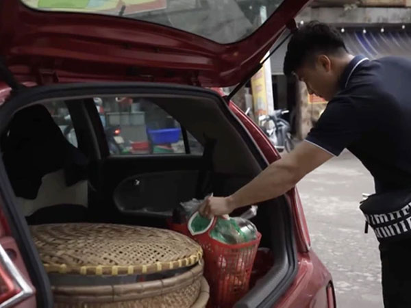 Cả làng trăm người ở Hà Nội lái ô tô đi bán xôi mỗi ngày