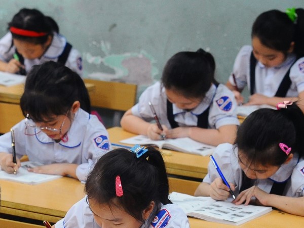 Hiệu trưởng đánh học sinh lớp 2 chảy máu là do 'lỡ tay'