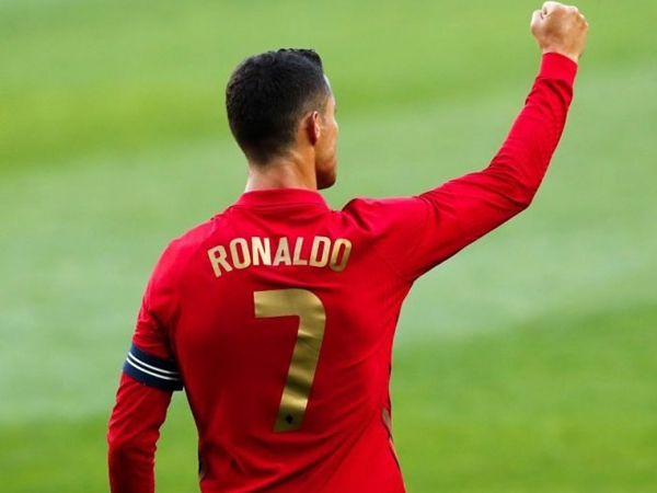 Áo số 7 ở Bồ Đào Nha không còn thuộc về Ronaldo?