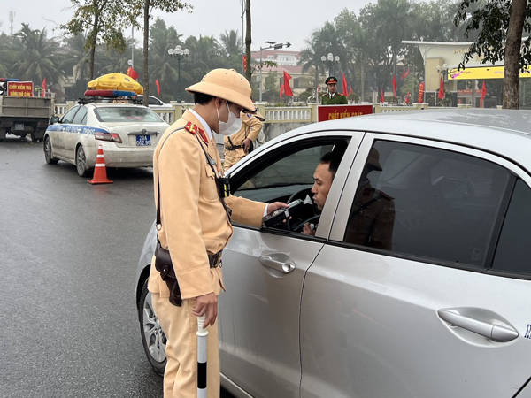 Đề nghị chọn phương án cấm tuyệt đối nồng độ cồn khi lái xe để trình Quốc hội
