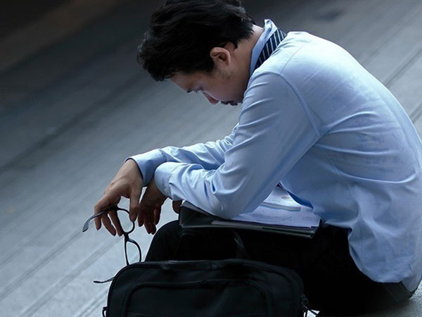 Người đàn ông hội tụ 5 đặc điểm này sẽ bị cái nghèo đeo bám, không phất lên được