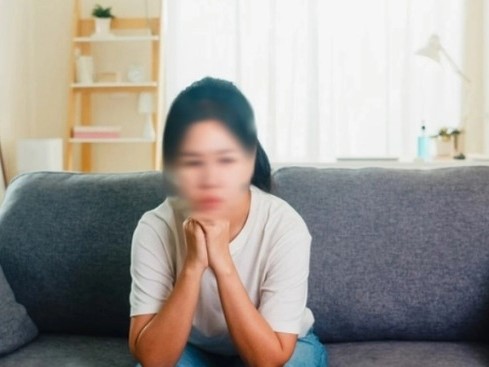 Chồng tôi đập nát máy tính của con trai và phản ứng của con làm tôi mất ăn mất ngủ cả tuần nay
