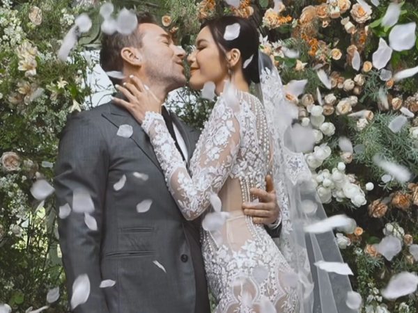 Hé lộ thiệp cưới của Minh Tú: Chi tiết có 1-0-2 cực độc đáo, đặt ra yêu cầu cho khách mời