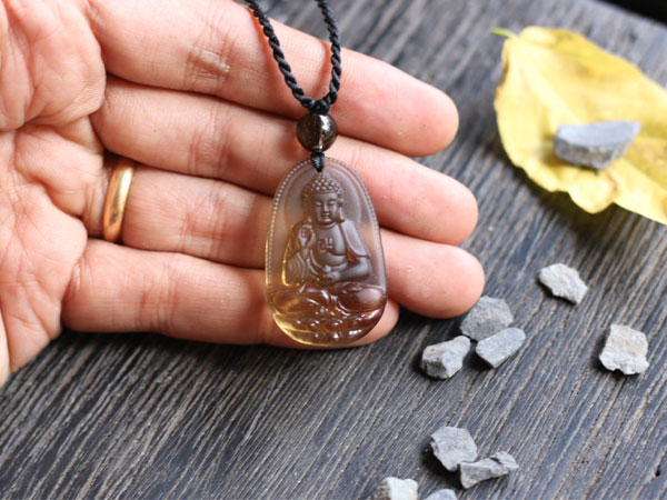 Đeo tượng Phật trên người: Nên hay không, liệu có bị coi là phạm kỵ?