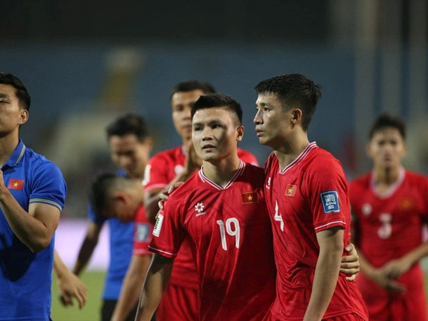 Bùi Tiến Dũng có chia sẻ đầu tiên sau trận thua đau trước Indonesia, làm điều đặc biệt này cho Quang Hải