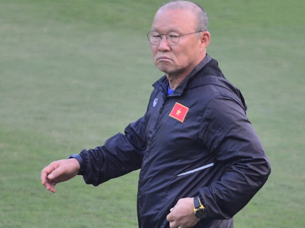 VFF được công ty đại diện thầy Park chào mời, ai sẽ thay HLV Troussier dẫn tuyển Việt Nam?