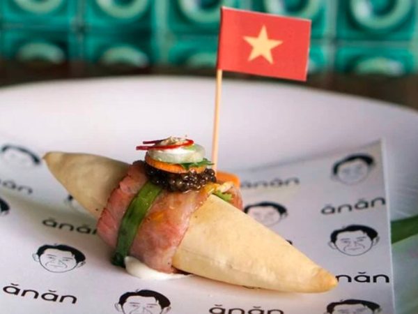 Bữa ăn đắt đỏ tại nhà hàng sao Michelin duy nhất ở TP.HCM khiến khách Tây cũng phải choáng ngợp: Chả giò, bún chả, bánh mì... bỗng hóa thành món ăn thượng lưu