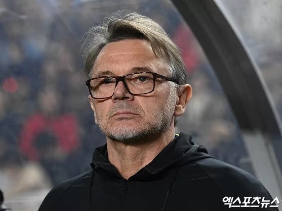 'HLV Troussier không vượt được cái bóng thầy Park, sớm mất việc'