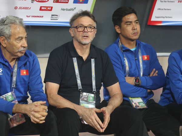 Bóng đá Việt Nam và những kỷ lục buồn thời HLV Troussier