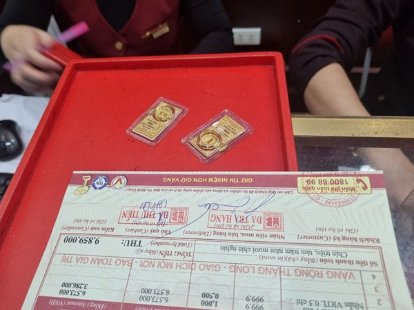 Giá vàng nhẫn bất ngờ tăng vọt