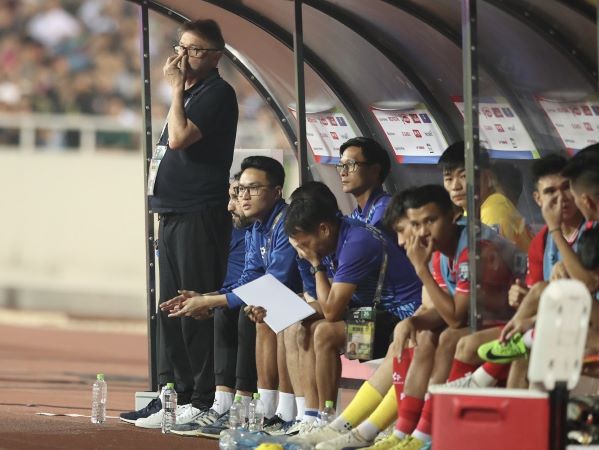 Báo Indonesia: HLV Troussier quá kém, đã mất việc vì thua Garuda...