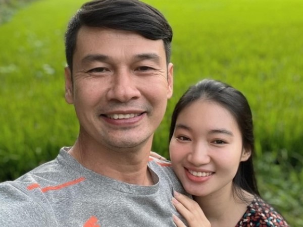 2 nam nghệ sĩ cưới vợ xinh đẹp, kém gần 30 tuổi, U60 chưa có con chung vẫn hạnh phúc, mặn nồng