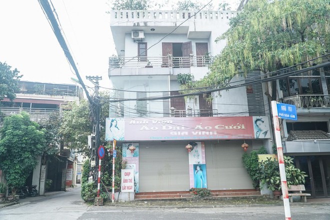 Ngôi nhà của thiếu niên đánh nam sinh lớp 8 chết não bị người dân quá khích ném gạch và chất bẩn