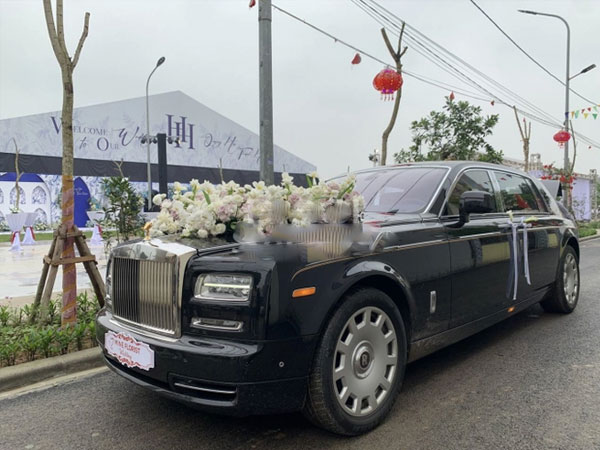 Cận cảnh xe hoa 14 tỷ Quang Hải dùng để đón cô dâu Chu Thanh Huyền