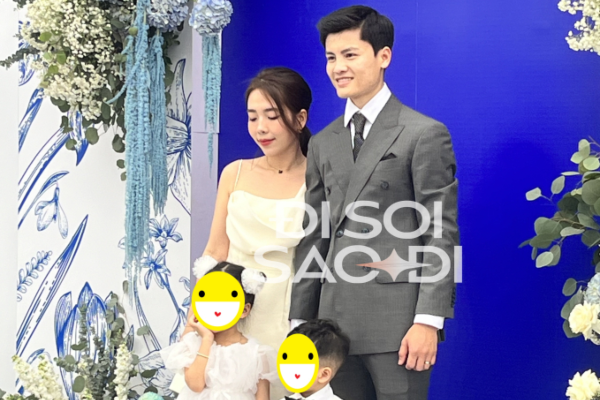 Anh trai Quang Hải bỗng viral trên MXH: Mặc đồ basic vẫn thu hút, visual sáng trưng không kém chú rể là bao
