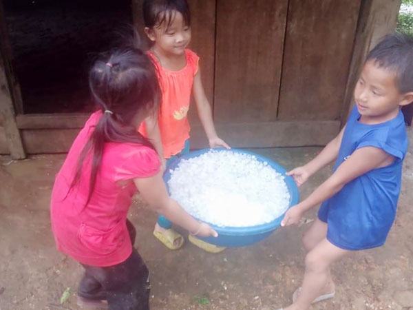 Mưa đá, dông lốc liên tục trút xuống nhiều nơi, nguyên nhân do đâu?