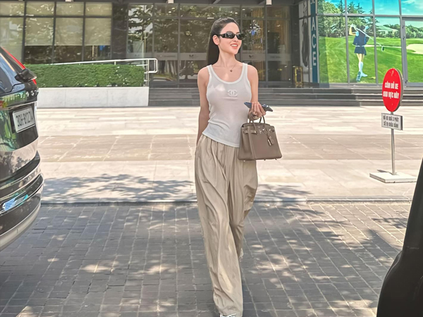 Cô dâu của Quang Hải không cao nhưng vẫn khiến người khác ngước nhìn nhờ chăm diện 1 item 'kéo dài chân'