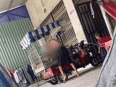 Phẫn nộ clip bé trai bị nhốt vào 'lồng' trên xe ba gác và bạo hành dã man