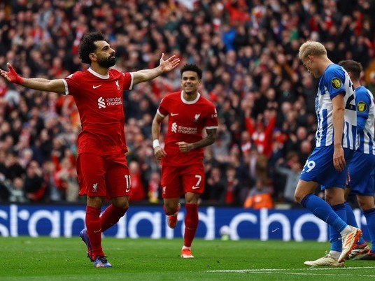 Liverpool ngược dòng hạ Brighton, trở lại ngôi đầu Giải Ngoại hạng Anh