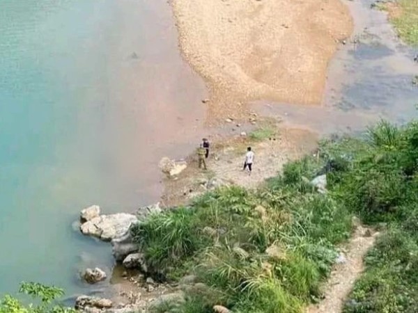Nam sinh 15 tuổi trượt chân ngã xuống sông tử vong khi đang chơi lội nước cùng bạn