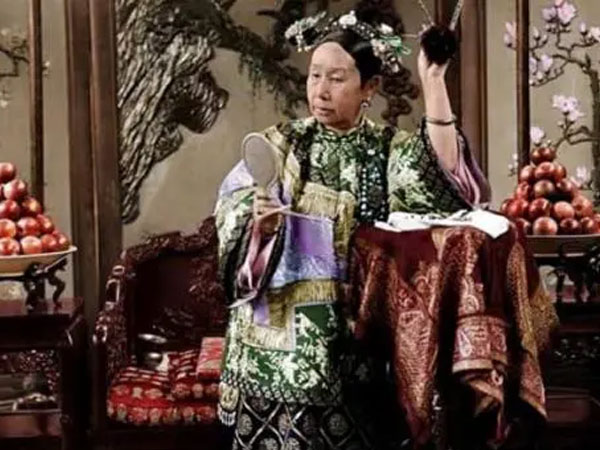 Vừa tỉnh dậy, Từ Hi thái hậu liếc nhìn một cung nữ rồi hạ lệnh giết chết: Lý do gây căm phẫn tột độ!