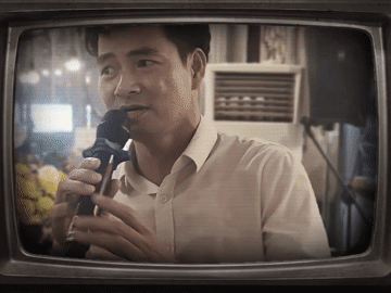 Đang hát, Xuân Bắc phải chuyển mic nhờ Tự Long cứu