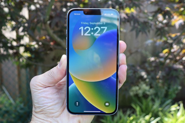 Hãy quên iPhone Flip, đây là chiếc iPhone mà Apple cần ưu tiên lúc này