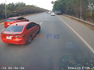 2 ô tô rượt đuổi nhau như phim hành động trên đại lộ Thăng Long, công an vào cuộc