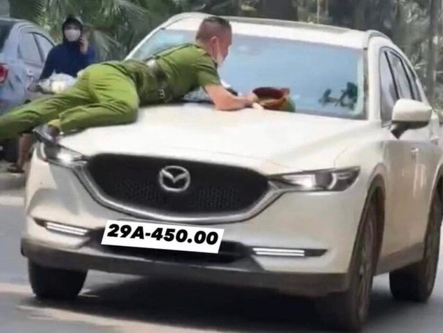 Lời khai của tài xế lái Mazda CX5 hất công an lên nắp capo ở Hà Nội
